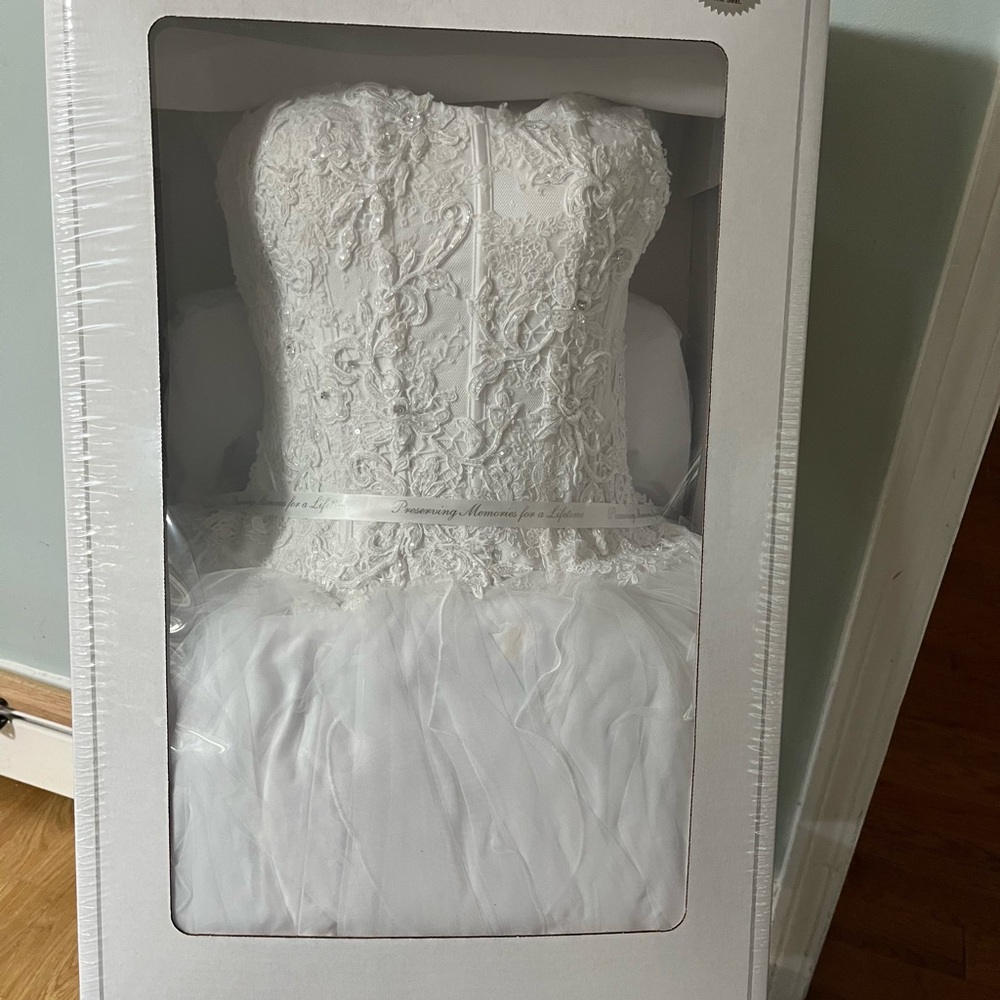 David's Bridal White Wedding Dress - Picture 4 of 4